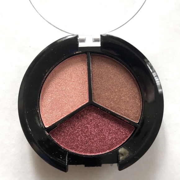 Metallic eyeshadow trio + free sample - Picture 2 of 5